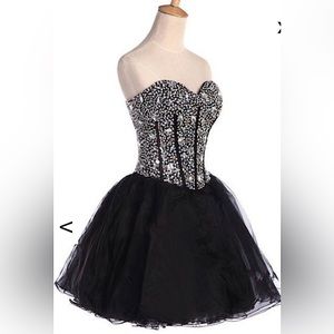 Beaded Sweetheart Black Tulle Homecoming Dress